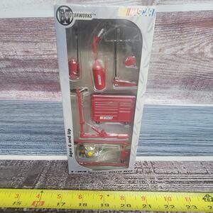 Vintage Motorworks Nascar 1/24 scale pit crew set